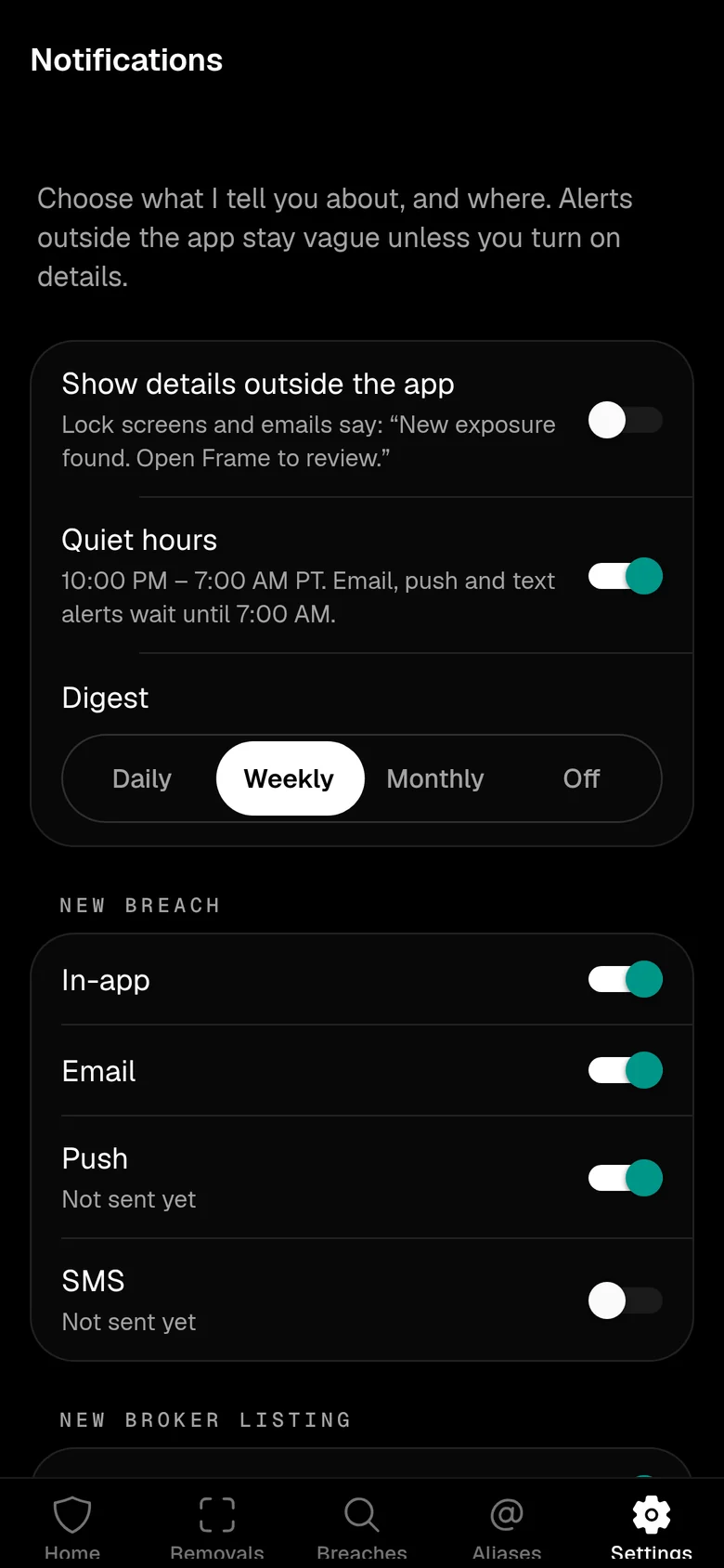 Les réglages de notifications : détails hors de l’app désactivés, heures calmes de 22 h à 7 h, un résumé hebdomadaire et des interrupteurs pour les alertes dans l’app, par courriel et push.